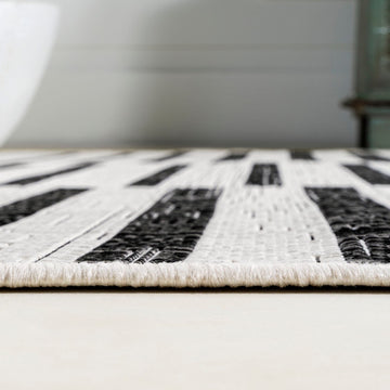 Sukie Modern Offset Stripe Indoor/outdoor Area Rug